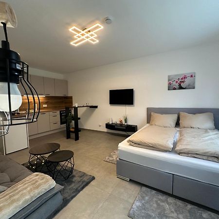 Modernes Apartment In Guter Lage อินโกลชตัดต์ ภายนอก รูปภาพ
