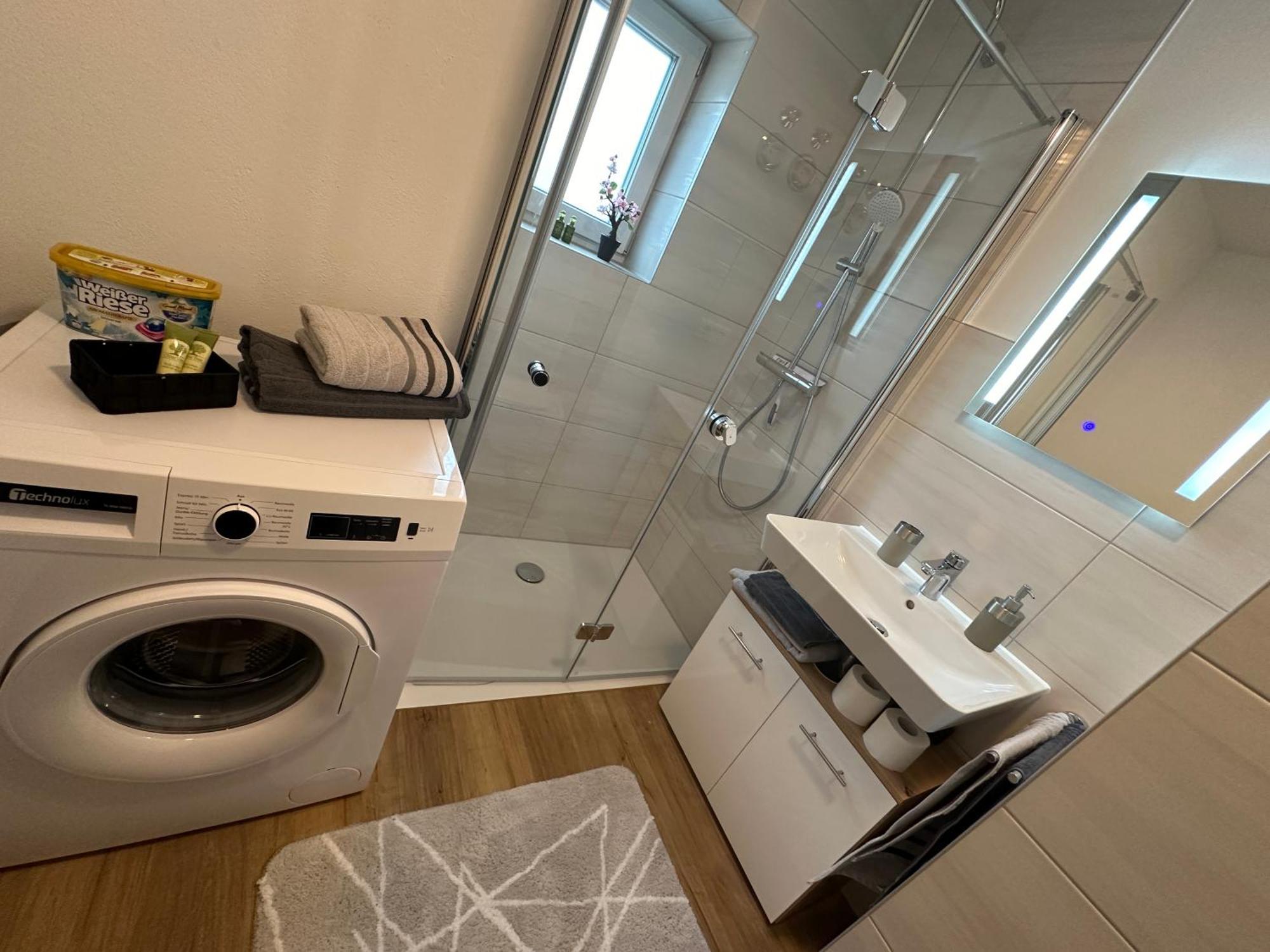Modernes Apartment In Guter Lage อินโกลชตัดต์ ภายนอก รูปภาพ